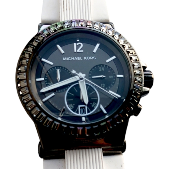 MICHAEL KORS MK-5468 Baguette Crystals Chronograph Unisex Watch - Picture 3 of 9